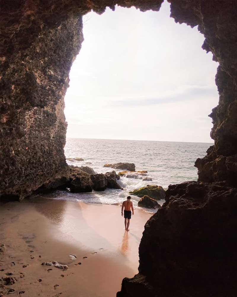 grotte-plage-pantai-tegal-wangi