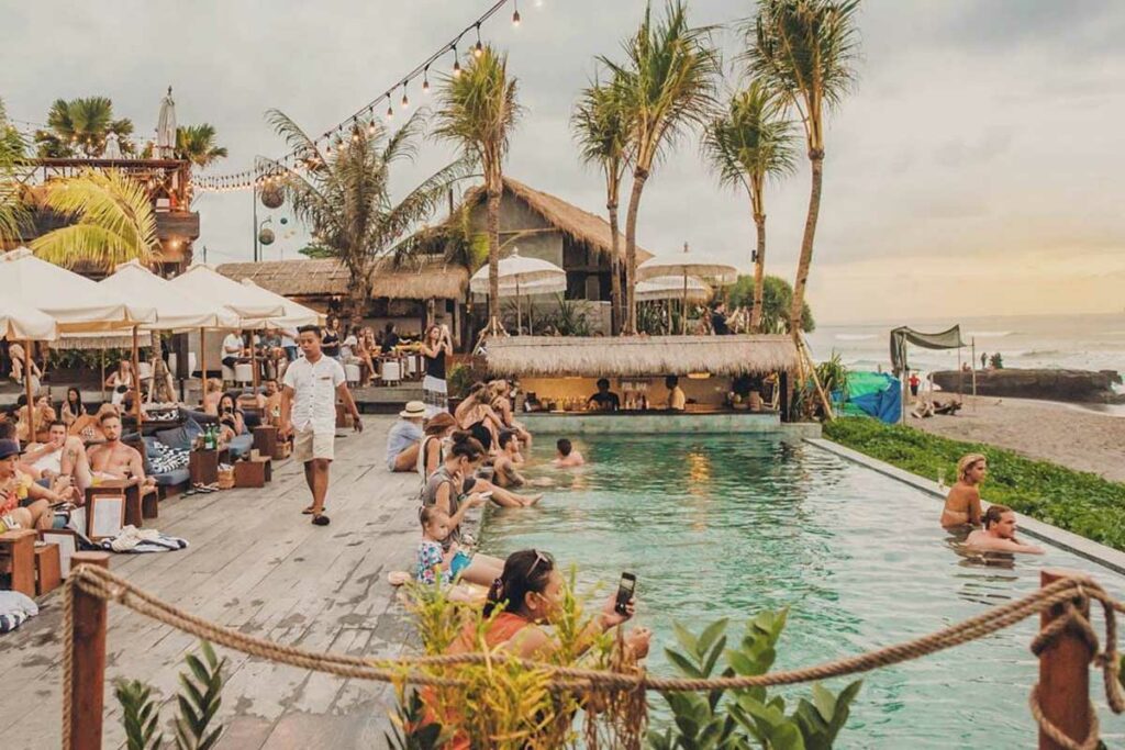 the-lawn-beach-club-canggu